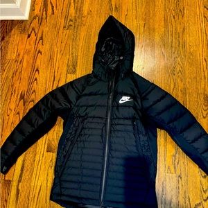 Men’s Medium Black Nike coat. Never worn but price tag off.